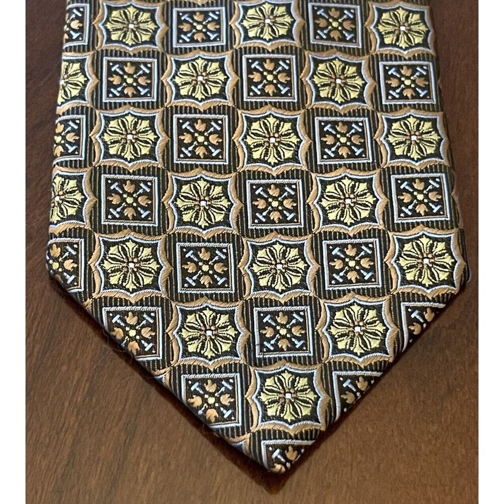 Stafford Gold 100% Polyester Men’s Neck Tie Made In China
